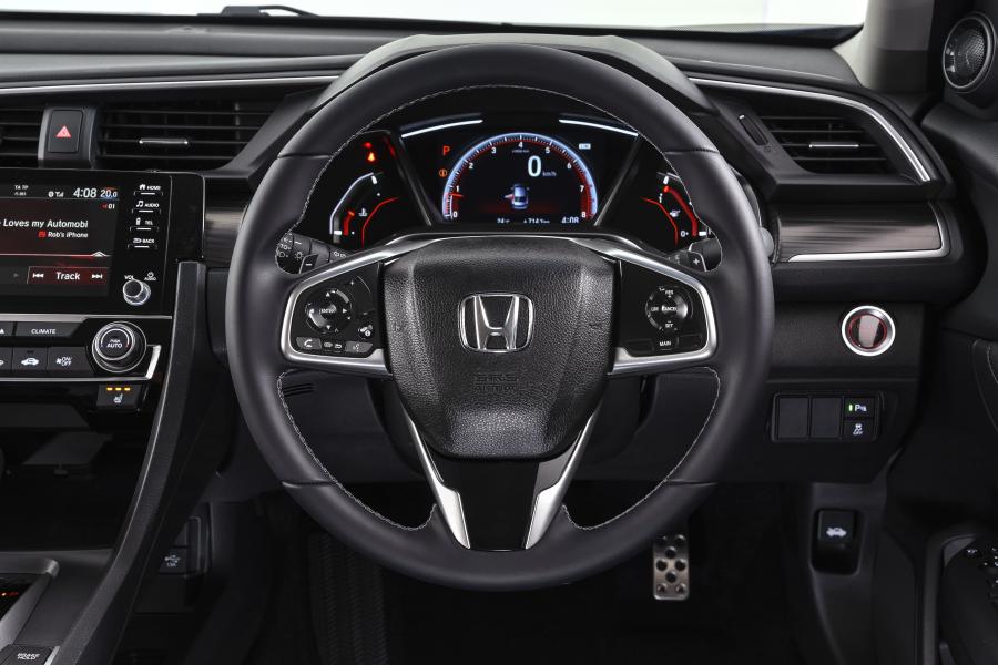 Панель приборов Honda Civic Sport Sedan (FC1) 2019 года  (ZA) (фото 15 из 23)